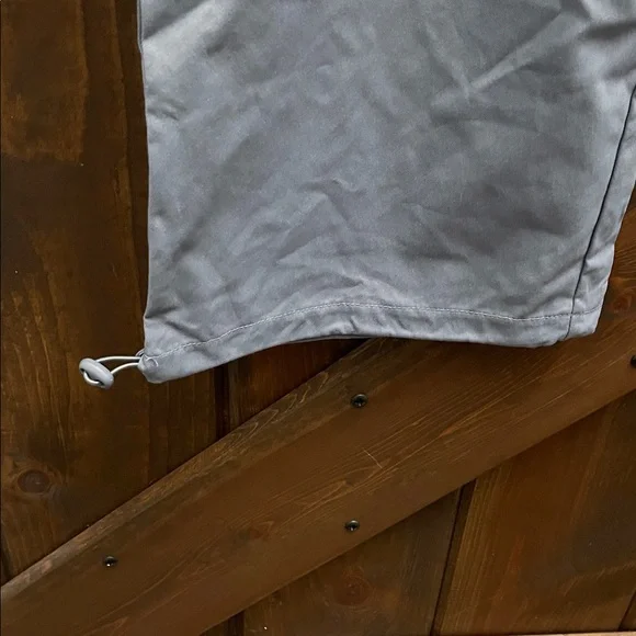 NWOT - Women’s Gray Cargo Pants Size: SM Waist 15 1/2” and Inseam: 28 1/2” - Picture 3 of 5